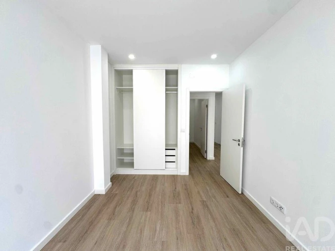 Apartamento T4 para Venda em Rio de Mouro Foto 38