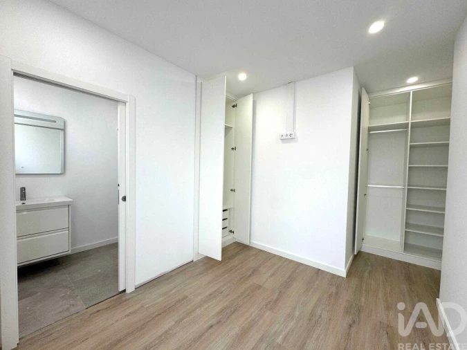 Apartamento T4 para Venda em Rio de Mouro Foto 27