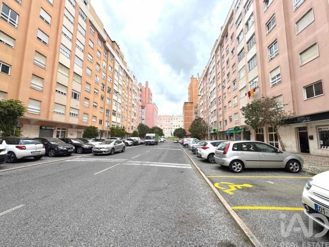 Apartamento T4 para Venda em Rio de Mouro Foto 40