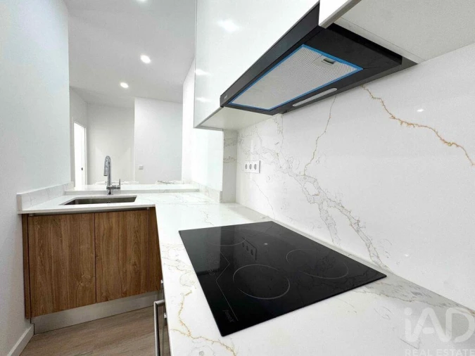 Apartamento T4 para Venda em Rio de Mouro Foto 10
