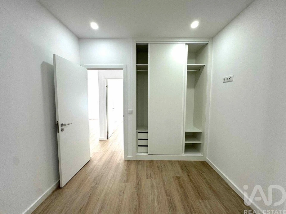 Apartamento T4 para Venda em Rio de Mouro Foto 34