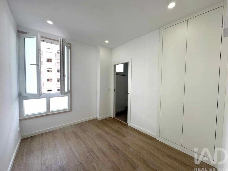 Apartamento T4 para Venda em Rio de Mouro Foto 27
