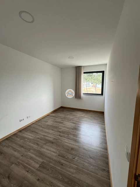 Armazém para Venda em Fiães