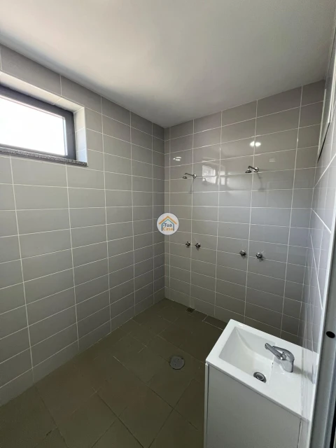 Armazém para Venda em Fiães