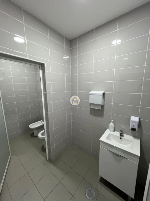 Armazém para Venda em Fiães