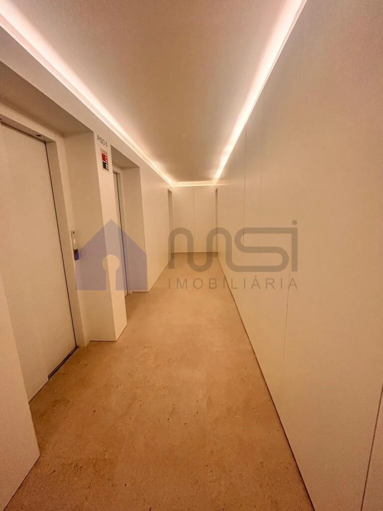 Apartamento T1 para Venda em Mafamude e Vilar do Paraíso Foto 3