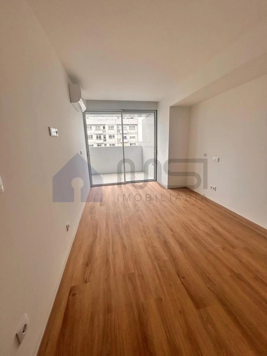 Apartamento T1 para Venda em Mafamude e Vilar do Paraíso Foto 17