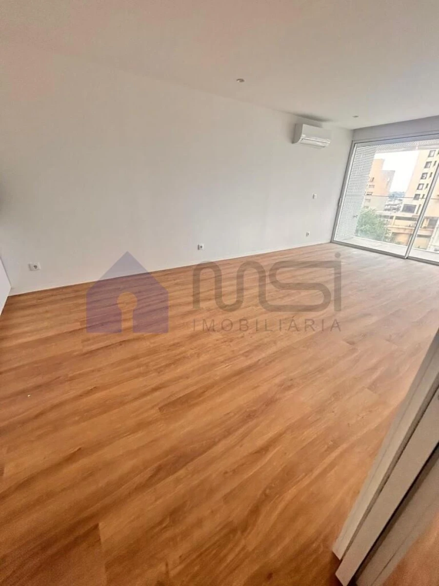 Apartamento T1 para Venda em Mafamude e Vilar do Paraíso Foto 5
