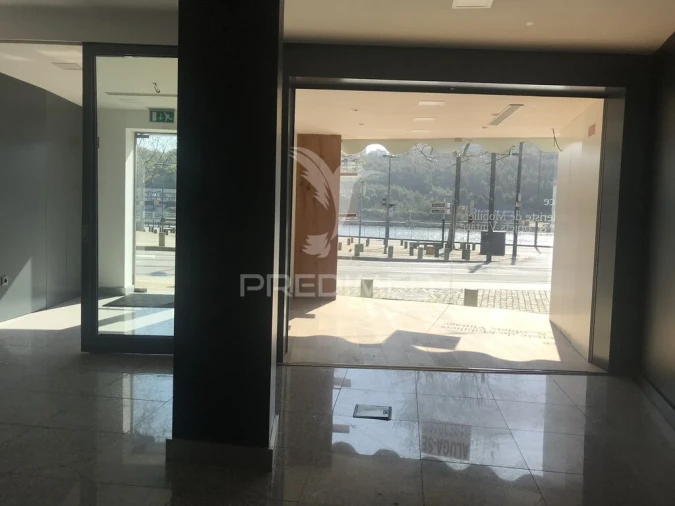 Loja para Arrendamento em Lordelo do Ouro e Massarelos Foto 3