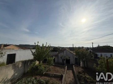 Moradia T2 para Venda em São Bartolomeu dos Galegos e Moledo