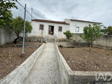 Moradia T2 para Venda em São Bartolomeu dos Galegos e Moledo