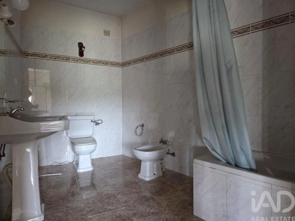 Moradia T2 para Venda em Ázere e Covelo Foto 3