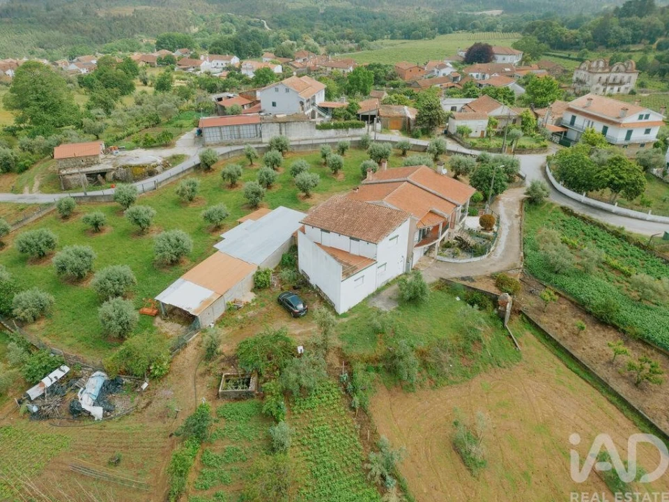 Moradia T2 para Venda em Ázere e Covelo Foto 1