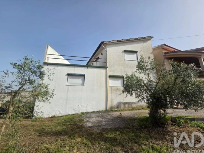 Moradia T2 para Venda em Ázere e Covelo Foto 4