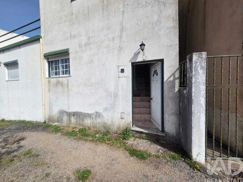Moradia T2 para Venda em Ázere e Covelo Foto 1