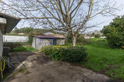 Moradia T2 para Venda em Areias, Sequeirô, Lama e Palmeira