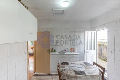 Moradia T2 para Venda em Areias, Sequeirô, Lama e Palmeira