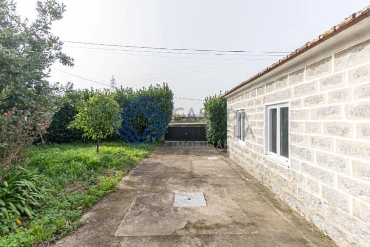 Moradia T2 para Venda em Areias, Sequeirô, Lama e Palmeira Foto 50
