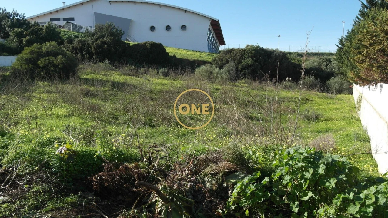 Terreno para Venda em Albufeira e Olhos de Água Foto 1