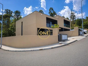 Moradia T3 para Venda em Lanhoso