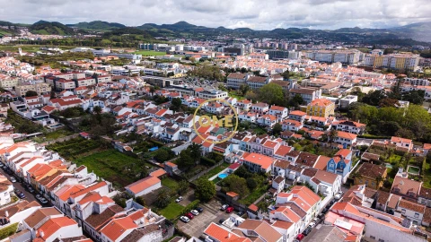Moradia T2 para Venda em Ponta Delgada (São Sebastião)