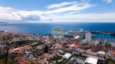 Moradia T2 para Venda em Ponta Delgada (São Sebastião)