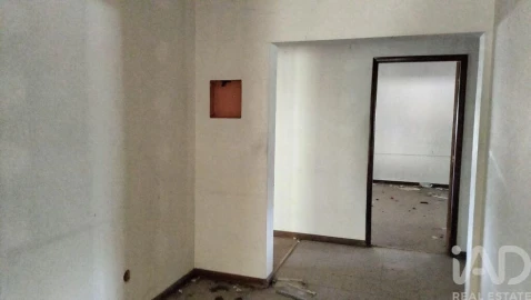 Armazém para Venda em Campo de Besteiros