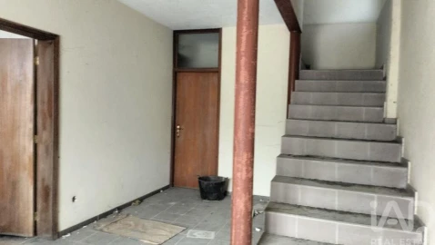 Armazém para Venda em Campo de Besteiros