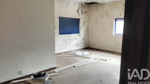 Armazém para Venda em Campo de Besteiros