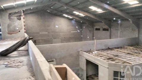 Armazém para Venda em Campo de Besteiros