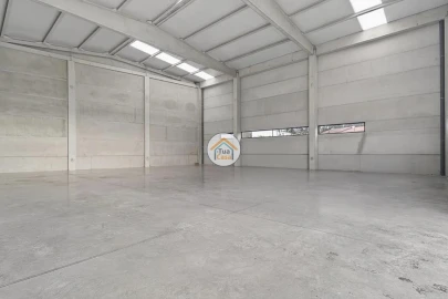 Armazém para Arrendamento em São João de Ver