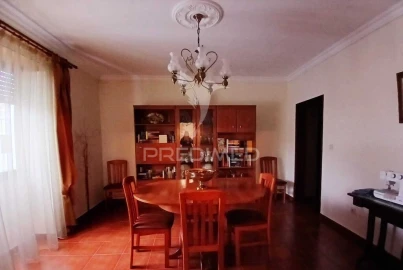 Moradia T4 para Venda em Baleizão