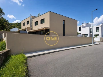 Moradia T3 para Venda em Lanhoso