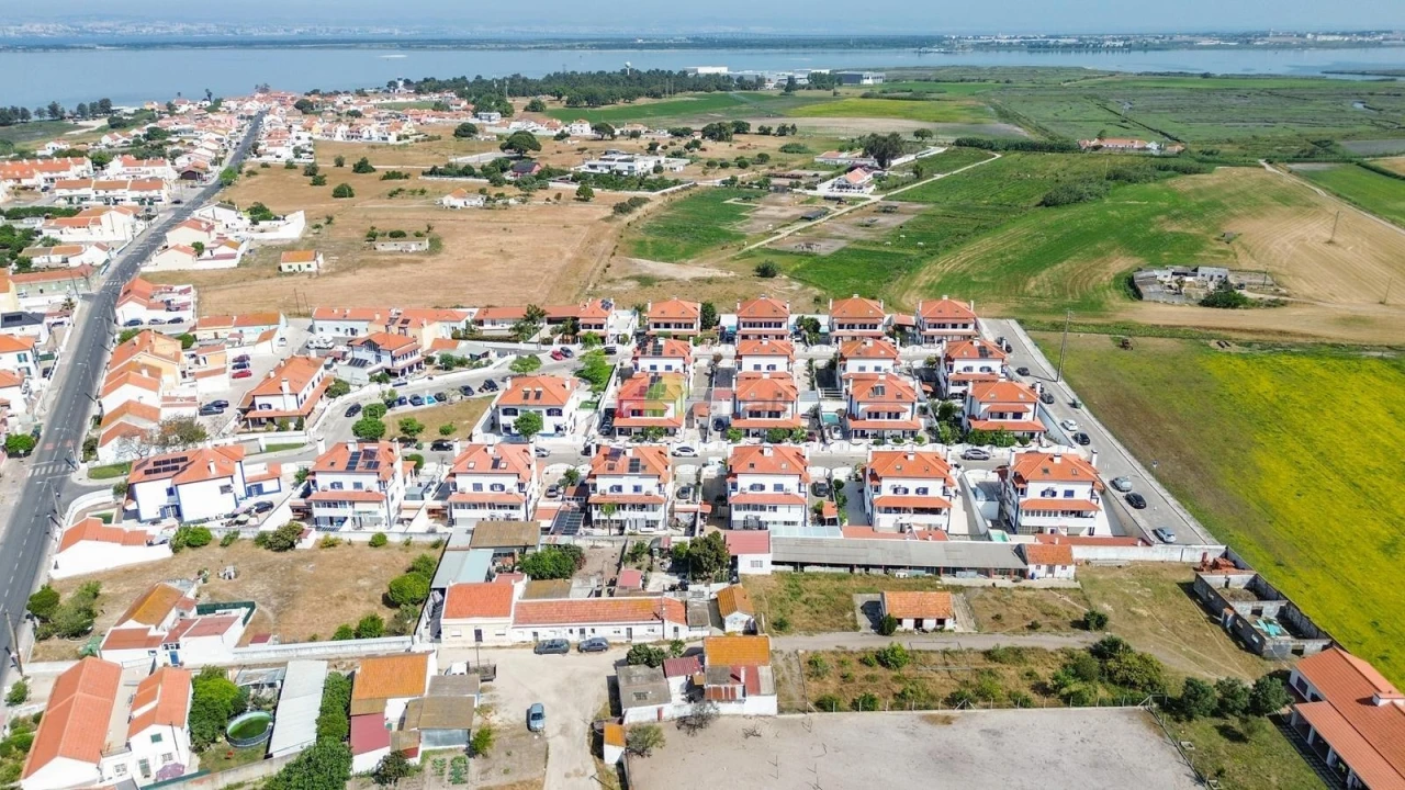 Moradia T3 para Venda em Gaio-Rosário e Sarilhos Pequenos Foto 64