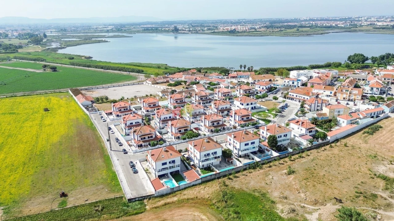 Moradia T3 para Venda em Gaio-Rosário e Sarilhos Pequenos Foto 52