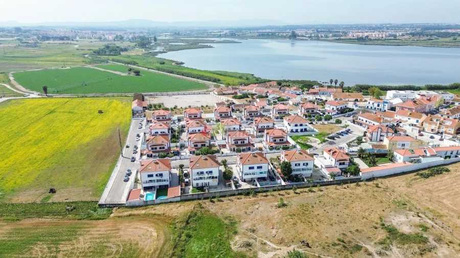 Moradia T3 para Venda em Gaio-Rosário e Sarilhos Pequenos Foto 57
