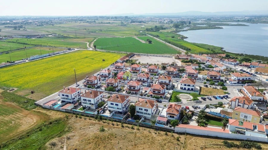 Moradia T3 para Venda em Gaio-Rosário e Sarilhos Pequenos Foto 53