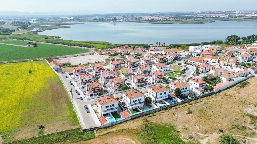 Moradia T3 para Venda em Gaio-Rosário e Sarilhos Pequenos Foto 52