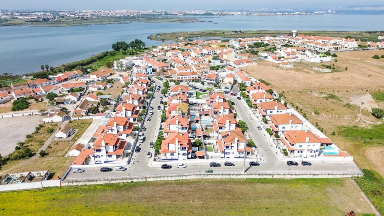Moradia T3 para Venda em Gaio-Rosário e Sarilhos Pequenos Foto 54