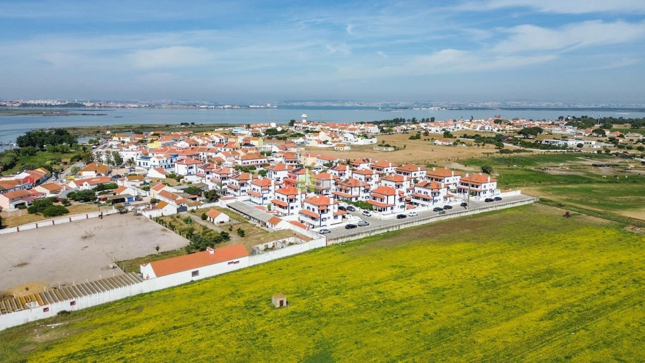 Moradia T3 para Venda em Gaio-Rosário e Sarilhos Pequenos Foto 55