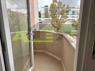 Apartamento T3 para Venda em São Domingos de Benfica