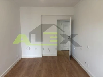 Apartamento T3 para Venda em São Domingos de Benfica