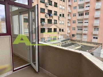 Apartamento T3 para Venda em São Domingos de Benfica