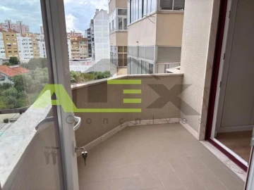 Apartamento T3 para Venda em São Domingos de Benfica