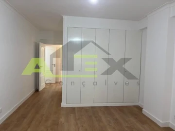 Apartamento T3 para Venda em São Domingos de Benfica