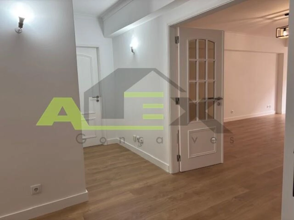 Apartamento T3 para Venda em São Domingos de Benfica Foto 5