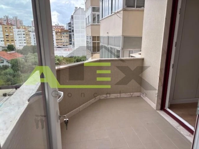 Apartamento T3 para Venda em São Domingos de Benfica Foto 9