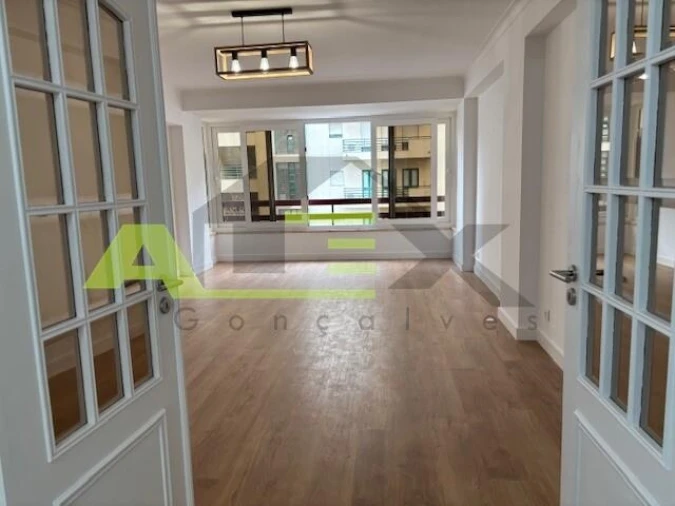 Apartamento T3 para Venda em São Domingos de Benfica Foto 4