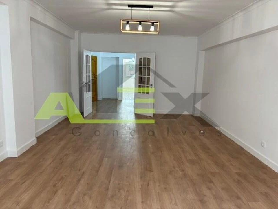Apartamento T3 para Venda em São Domingos de Benfica Foto 3