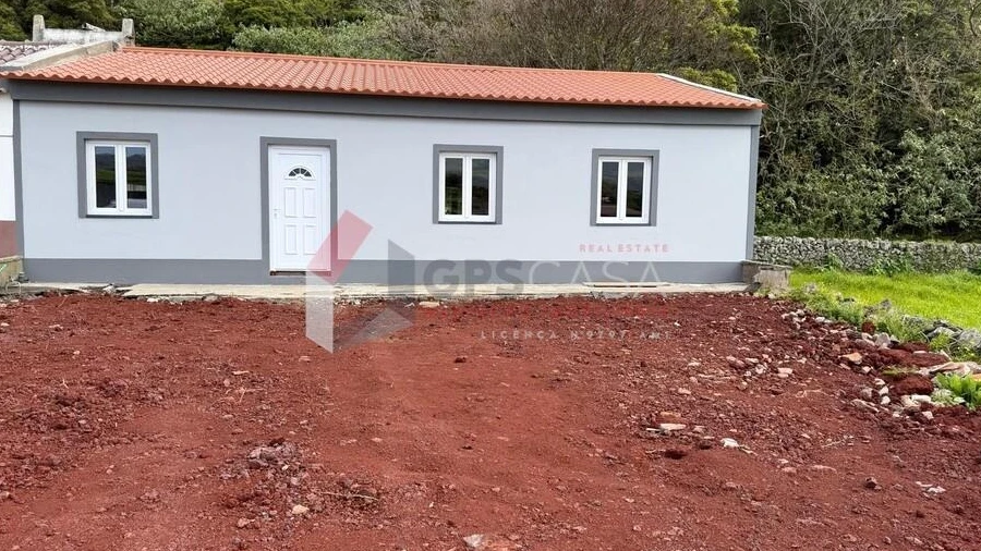 Moradia T2 para Venda em Praia da Vitoria (Santa Cruz)